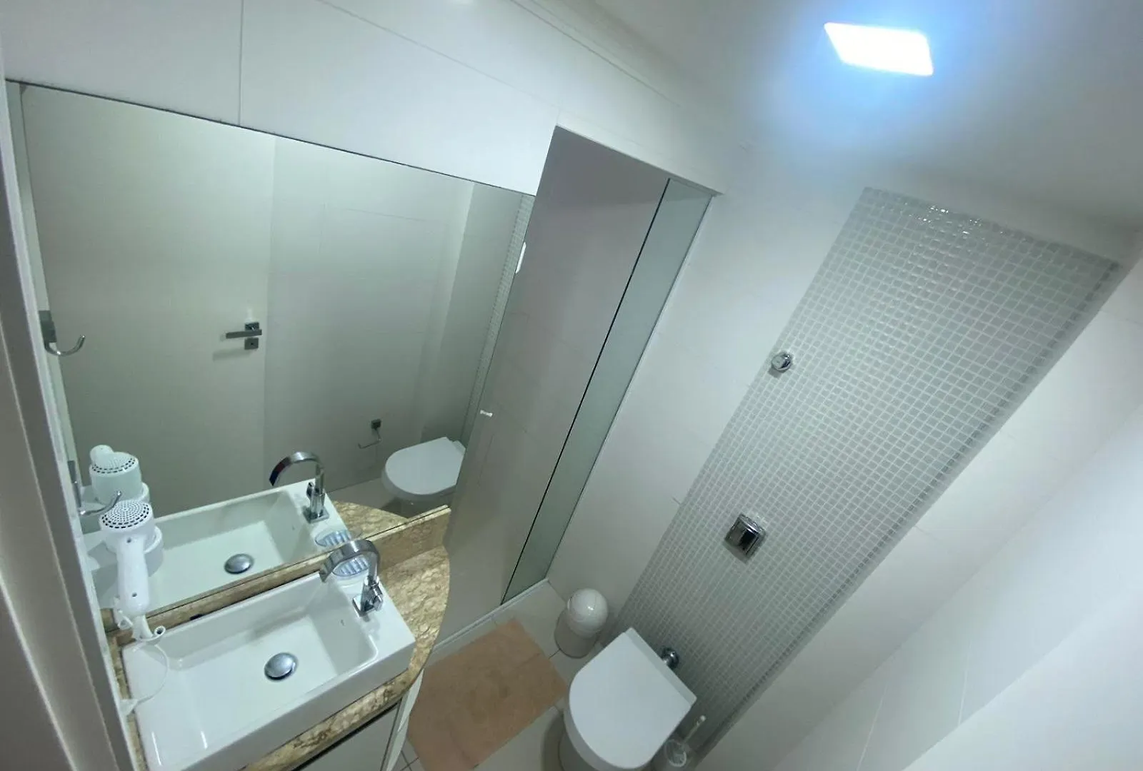 Apartamento Av. Brasil Frente Sh. Atlantico Balneario Camboriu